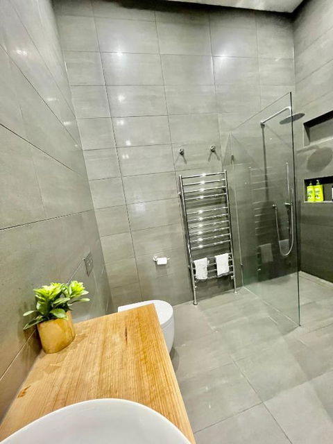 Spacious Room With Ensuite Next To Coburg Station, Non Smoking House - Your Accommodation 2