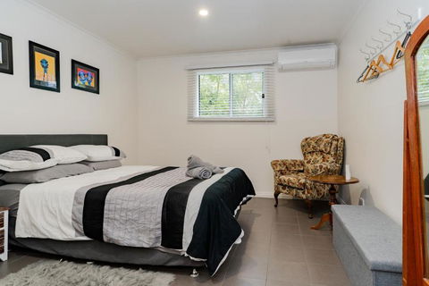 Stay In Blackwood - Your Accommodation 1