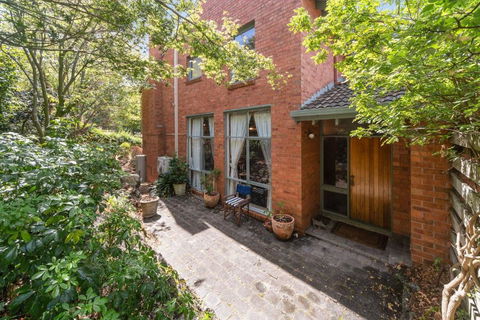 Surrey On The Park - Your Accommodation 0