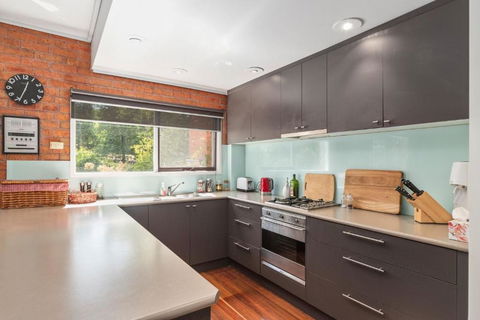 Surrey On The Park - Your Accommodation 2