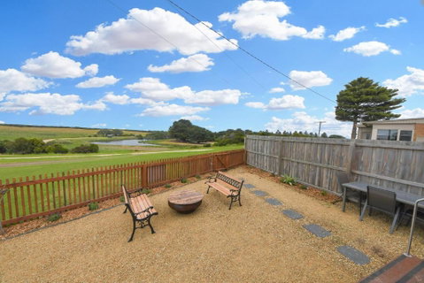 Surrey River Hideaway - Your Accommodation 1