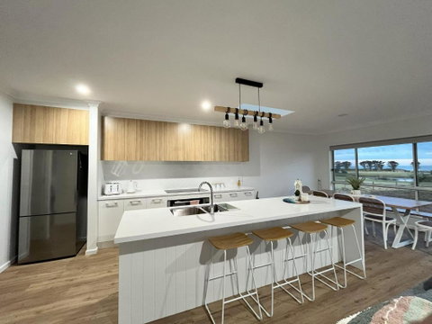 Surrey View - Your Accommodation 0