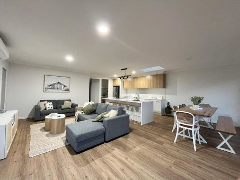 Surrey View - Your Accommodation 1