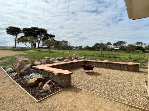 Surrey View - Your Accommodation 2