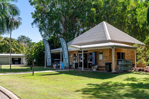 Tasman Holiday Parks - Rollingstone - Your Accommodation 1