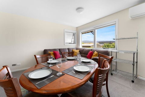 T Bar On Twynam - Modern 2BR Apartment L WiFi L Netflix L BBQ L Smart TV L Air-Con - Your Accommodation 2