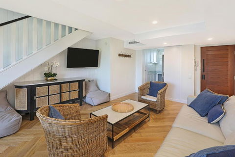 TARA7- On Trend At Taranaki - Your Accommodation 3