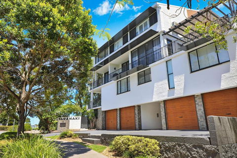 TARA7- On Trend At Taranaki - Your Accommodation 1