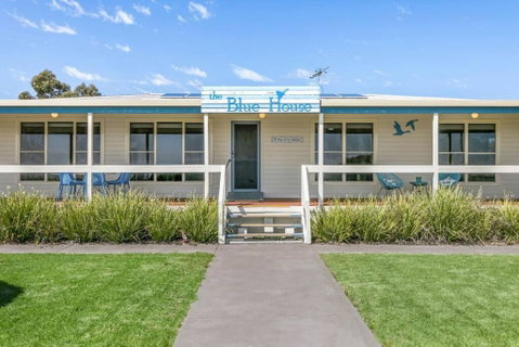 The Blue House On Lake Albert - Your Accommodation 0