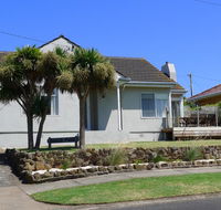 BEACHPOINT COTTAGE - Your Accommodation