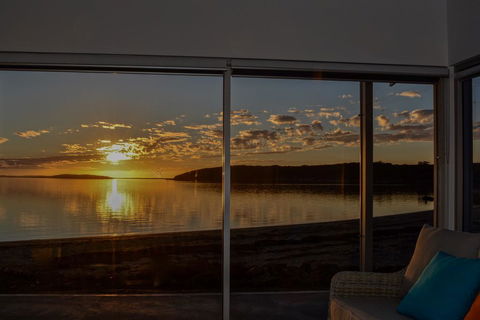 Beachside - Your Accommodation 1