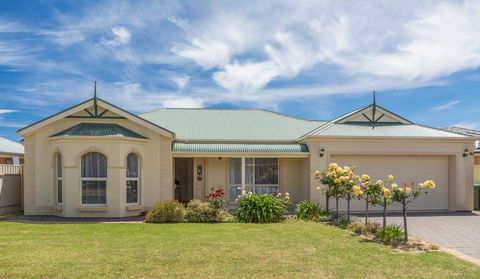 Beachside At Normanville - 7 Ronald Street - Your Accommodation 1