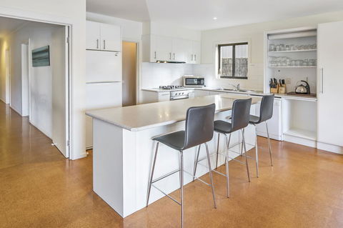Beachside Vista - Your Accommodation 3