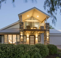 Beachstone - Stylish Spacious Home Opposite Beach and Close to Town - Your Accommodation