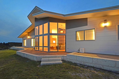 Beaufortia Views - Your Accommodation 3