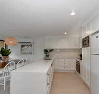 BEAUTIFULLY RENOVATED OCEANSIDE APARTMENT - Your Accommodation