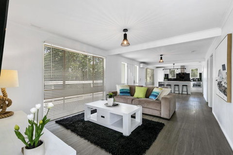 BEAUTY AND THE PEACE - INLET SIDE - Your Accommodation 3