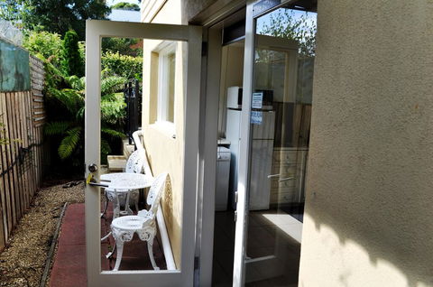 Belton Apartments - The Studio - Your Accommodation 2