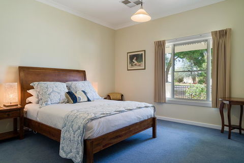 Berkeley Street Townhouse - Your Accommodation 2