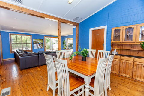 Best Central House - SLEEPS 11 !! - Your Accommodation 0