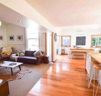 Best Location in Hobart Luxury 4 bedroom with stunning views - Your Accommodation