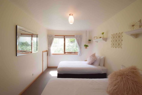 Best Location In Hobart! Luxury 4 Bedroom With Stunning Views - Your Accommodation 3