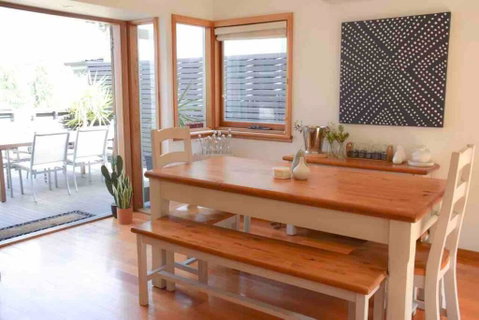 Best Location In Hobart! Luxury 4 Bedroom With Stunning Views - Your Accommodation 2