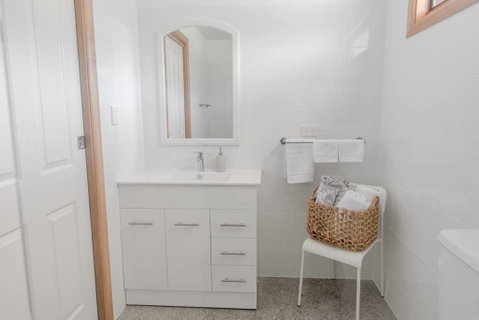 Bird In Hand Cottage, Port Noarlunga - Your Accommodation 1
