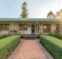 Birds 'n' Bloom Cottages - Your Accommodation