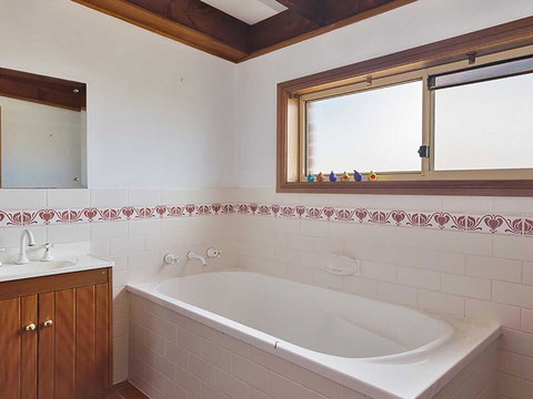 Birubi Beach House' 14 Campbell Avenue - Fantastic House And Close To The Surf Beach - Your Accommodation 2