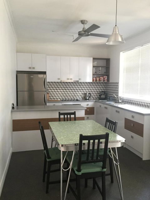 Black Cat Retreat Holiday Home - Your Accommodation 3