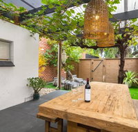 Blackbird at Arlo's - The heart of Glenelg - Wifi - Your Accommodation