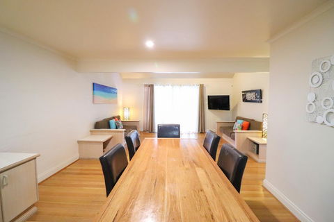 Blackbutt Family Loft Townhouse - Your Accommodation 2