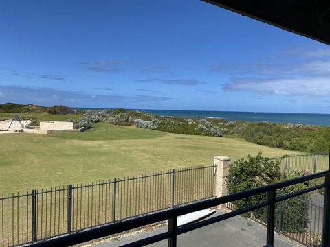 Blue Sky Escapes Seaview Apartment - Your Accommodation 0