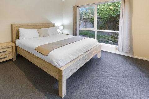 Bluff View River House - Stunning Riverfront - Your Accommodation 1