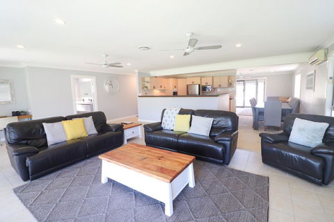 Boikon Beach House - Your Accommodation 2
