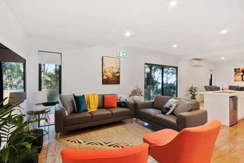 TheTree House Hobart Sleeps 8-2 Bath - Your Accommodation 0