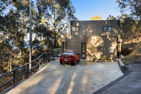 TheTree House Hobart Sleeps 8-2 Bath - Your Accommodation 1