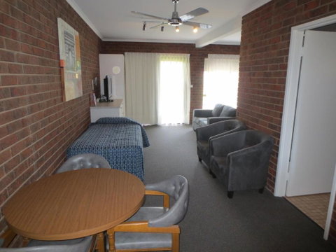 Tocumwal Golf Resort - Your Accommodation 2