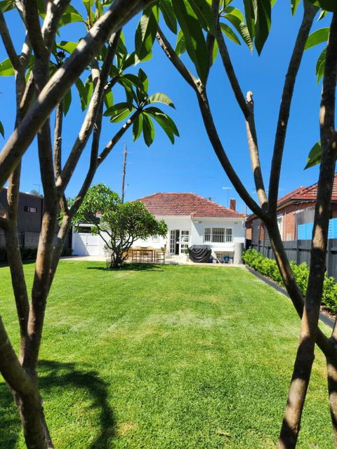 WOW - King Beds, Huge Yard, New Reno, Close To Beach, Private, Level No Stairs - Your Accommodation 0