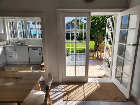 WOW - King Beds, Huge Yard, New Reno, Close To Beach, Private, Level No Stairs - Your Accommodation 3