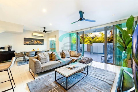 ZEN ARCTIC Luxury 2-Story T/House + Pool & Markets - Your Accommodation 0