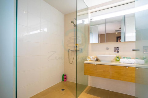 ZEN PARADISE - 2-BR Waterfront Ocean View Retreat - Your Accommodation 2