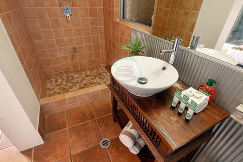 Zen Serene Seascape - Family Pool - BBQ - Markets - Your Accommodation 1