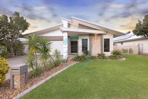 Zenhouse: 4BR Stylish Work/Family Home In Muirhead - Your Accommodation 0