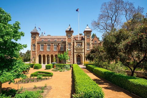 Perth Scavenger Hunt: Perched On A Swan - Your Accommodation 0