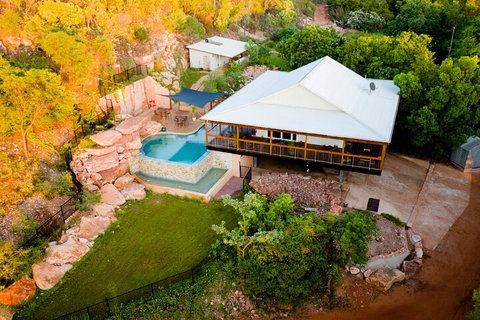 Giant Tides Tour - Cygnet Bay Pearl Farm - Your Accommodation 5