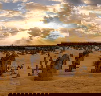 Pinnacle Desert Sunset and Night-time Stargazing Tour from Perth