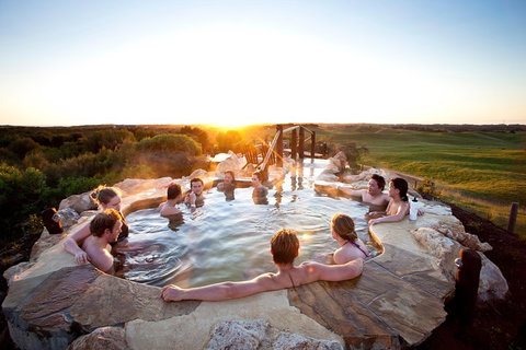 Peninsula Hot Springs Tour With Restaurant Lunch & Gondola Ride - Your Accommodation 4